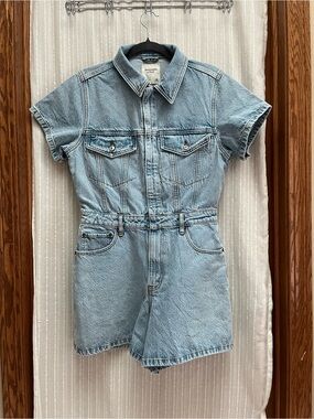 Abercrombie & Fitch Short Sleeve Denim Romper Jumpsuit Medium  Light Wash